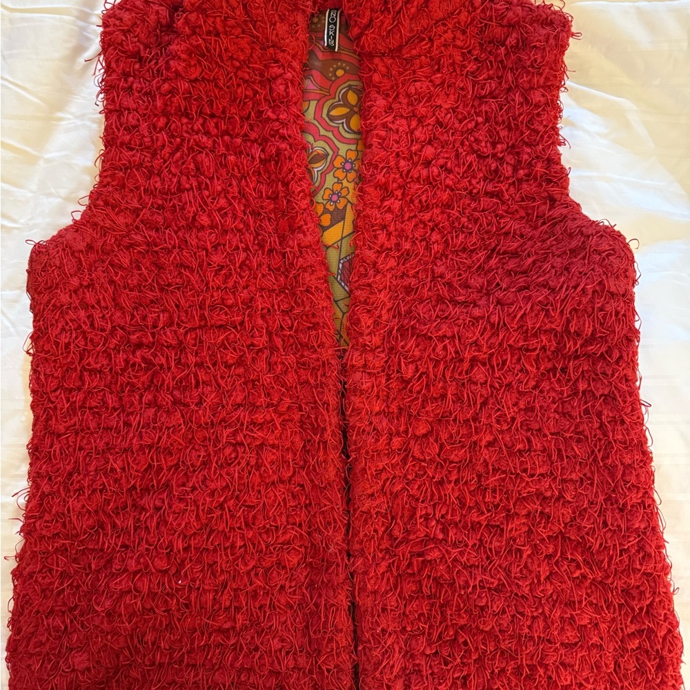 Sno Skins vibrant red size large textured vest.